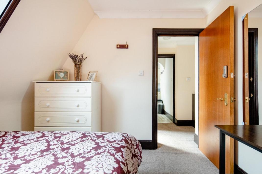 Double Room 2 Mins From Station Belvedere Dış mekan fotoğraf